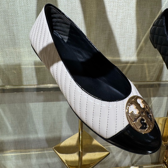 Tory Burch Chelsea White Quilted Leather Ballet Shoes - Picture 2 of 5